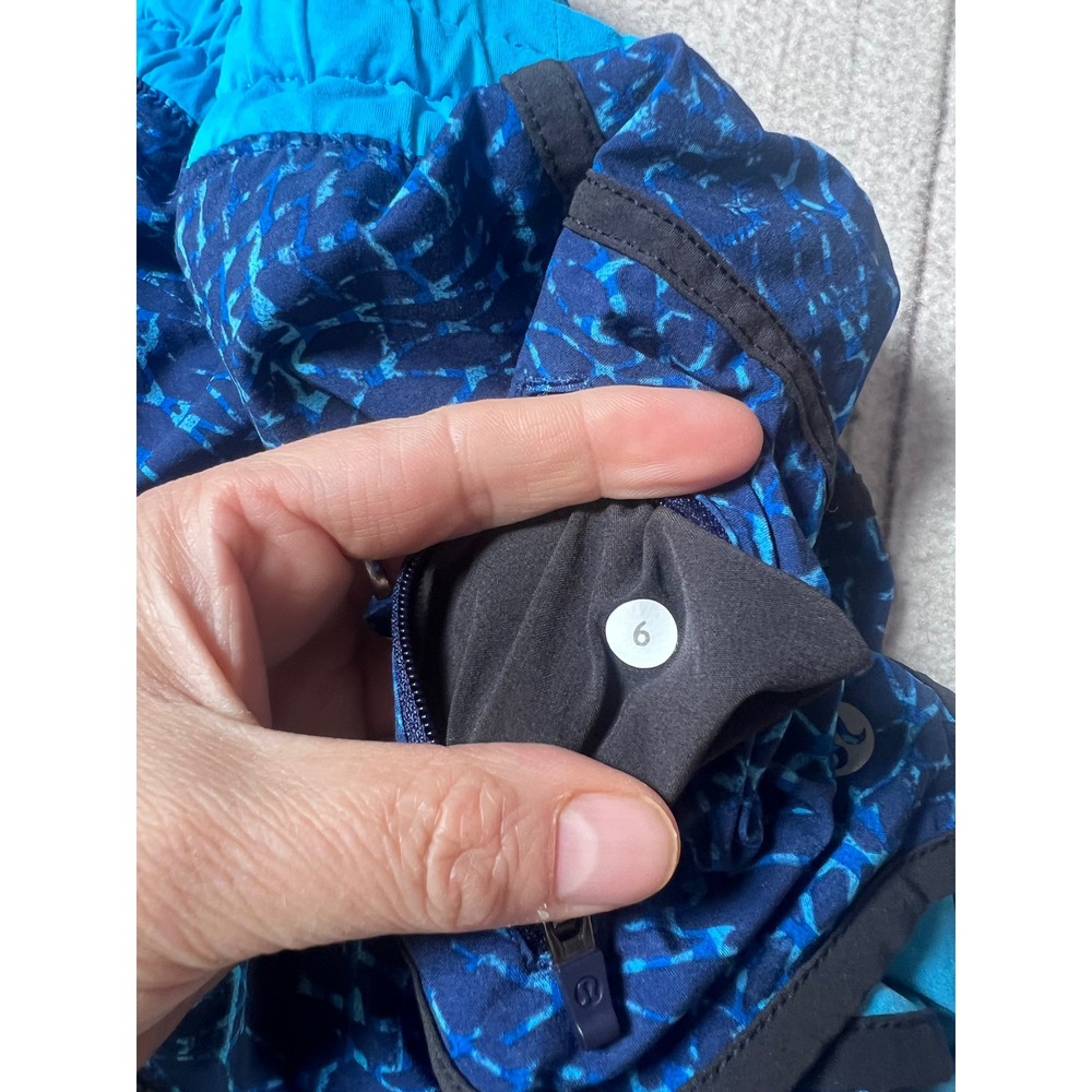 Lululemon Run Times Shorts Blue Geometric Print Athletic Running Size 6 4 Inseam - Picture 5 of 8